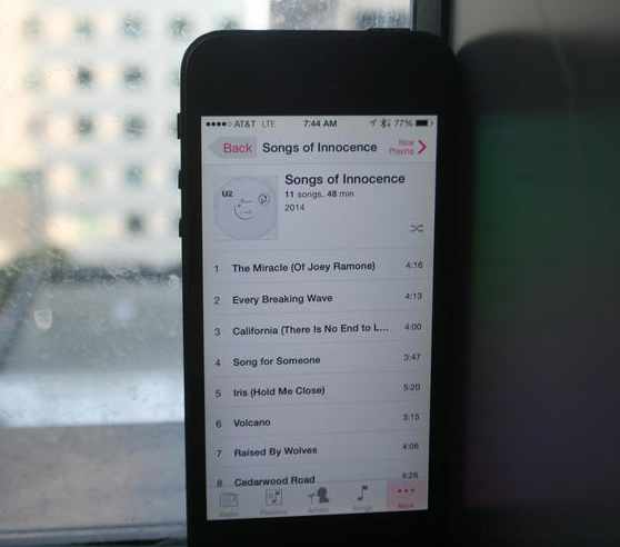 Easily hide the free U2 album on iPhone, iPad, and iTunes