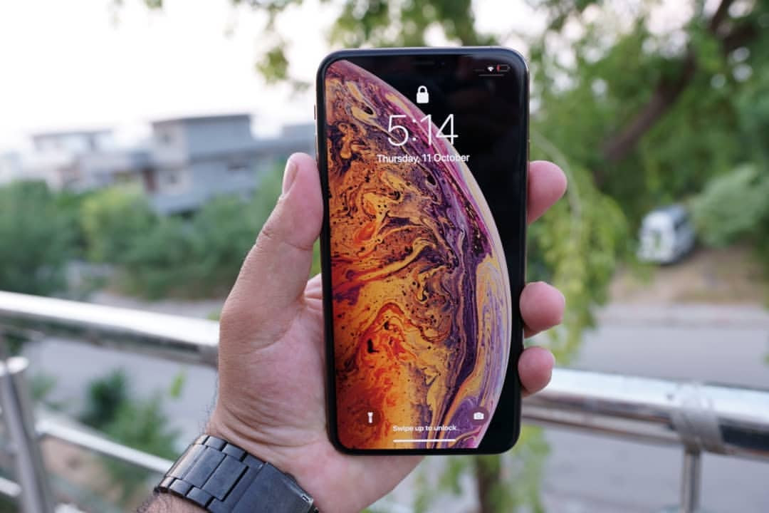 iPhone XS Max Face ID Flaw